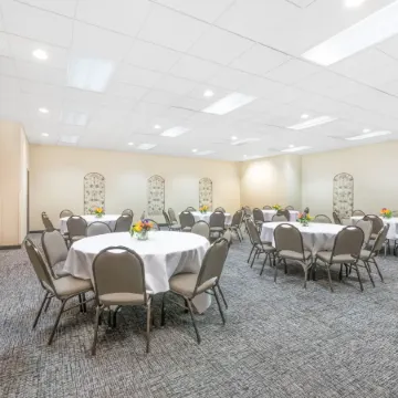 Elevation Inn & Suites, Trademark Collection by Wyndham