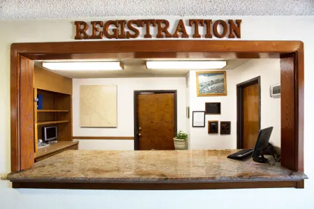 Travelodge by Wyndham Sunset-Huntington Beach Ocean Front Отели в г. Sunset Beach