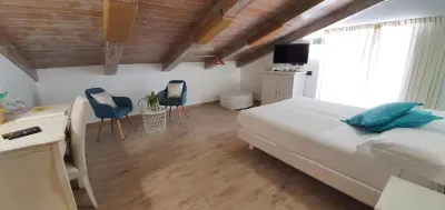 Duomo Attic (Rooms)