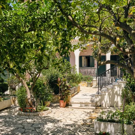 Alamis Hotel & Apartments