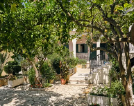 Alamis Hotel & Apartments