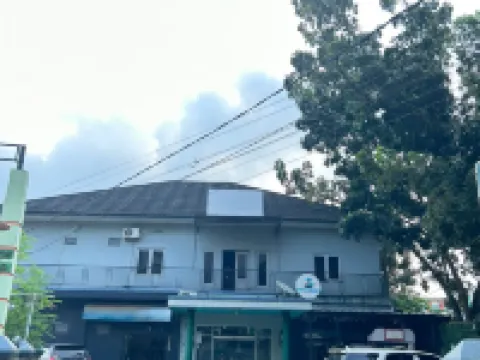 Losmen Al-Mukkaromah Hotels in Kebun Bunga