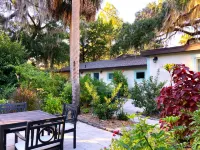 Retreat at Crystal Manatee Hotels near 7 Mile Loop Trailhead Crystal River Preserve State Park