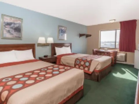 Super 8 by Wyndham Woodstock Hoteles en Condado de McHenry