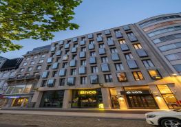 Yays Antwerp Opera by Numa