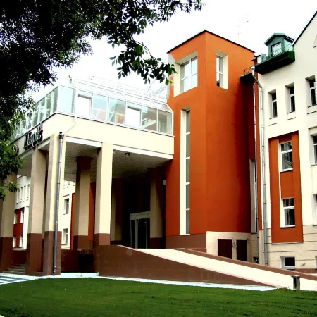 Парк Крестовский Отели рядом с достопримечательностью «Крестовский остров»