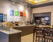 Comfort Hotel & Suites