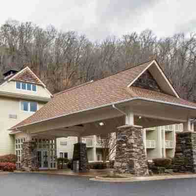 Super 8 by Wyndham Cherokee Hotel Exterior