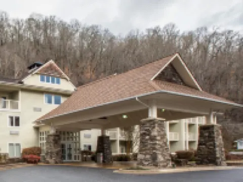 Super 8 by Wyndham Cherokee Hotels in Cherokee