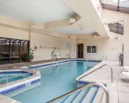 Quality Suites Milwaukee Airport - Pool