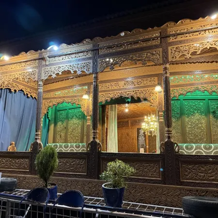 Goona Palace Houseboats