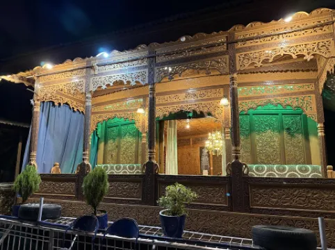 Goona Palace Houseboats