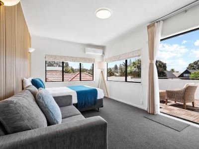 Summer Inn Motel - Newly Renovated, 2 Min Walk to Orewa Beach