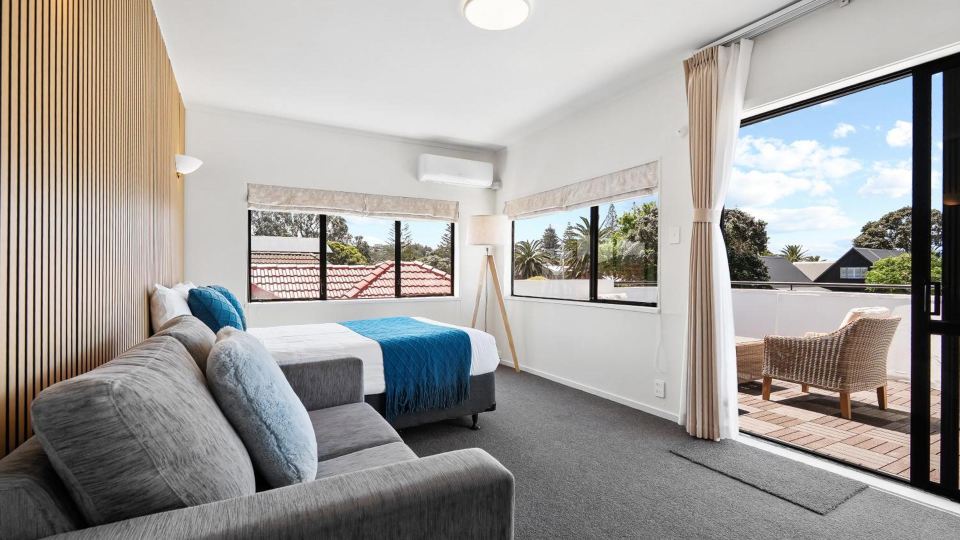 Summer Inn Motel - Newly Renovated, 2 Min Walk to Orewa Beach