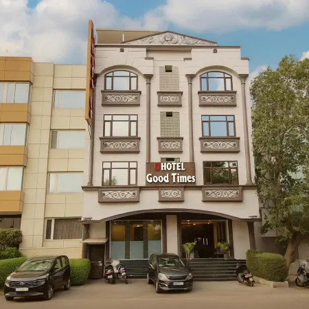 Hotel Good Times - Budget Friendly,Great Location,Value Stay Отели рядом с достопримечательностью «Рынок Карол Ба»