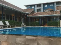藍床旅館 - 游泳池
