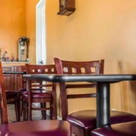 Econo Lodge Inn & Suites North Syracuse Airport