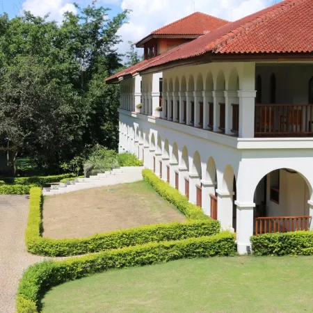 Sanctum Inle Resort Отели рядом с достопримечательностью «Монастырь Шве-Ян-Пяй»