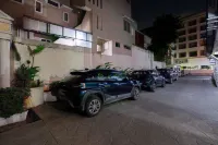 Treebo 高級大都會 - 停車場