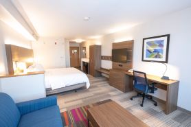 Holiday Inn Express & Suites Iron Mountain