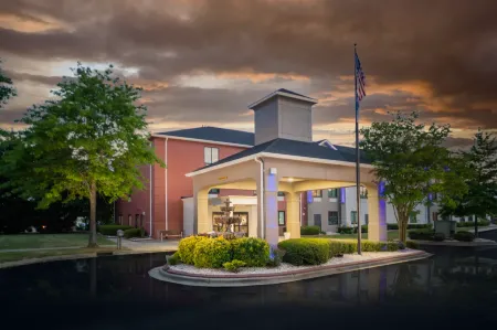 Holiday Inn Express Clayton (SE Raleigh) Отели рядом с достопримечательностью «Клейтон DC»