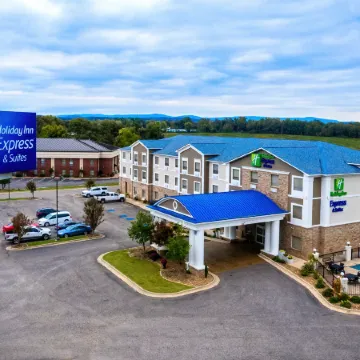 Holiday Inn Express & Suites CLARKSVILLE by IHG Отели в г. Кларксвилл