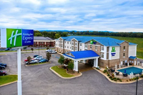 Holiday Inn Express & Suites CLARKSVILLE by IHG