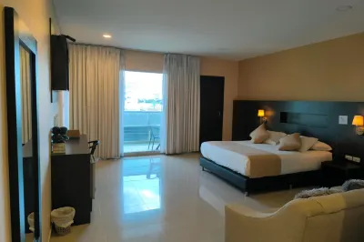 Hotel Quarta Avenida Hotels near Angeles Park