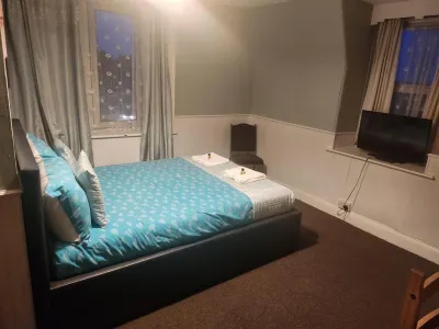 Lso Guest House Hotels near Robert Burns Centre