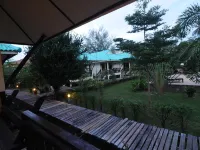 N.T. Lanta Resort Hotels near Lanta Monkey School