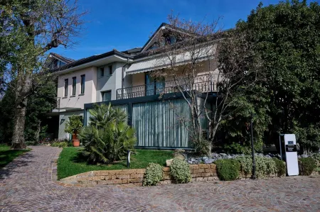 Like Home Boutique Hotel Отели в г. Стеццано