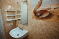 Hotel Lux Hotels in Alekseyevka