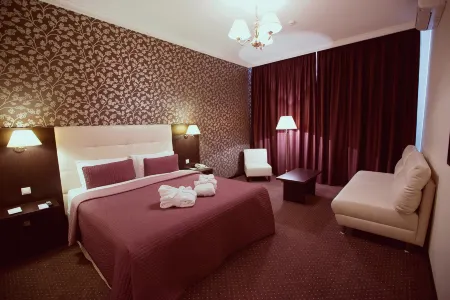 Бардин Отели рядом с достопримечательностью «Выставочный зал»