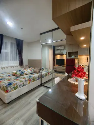 Warm Quiet Stay in Bintaro Icon Hotel a Parigi