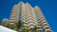 Beach House Seaside Resort Hotel in zona Kirra Beach