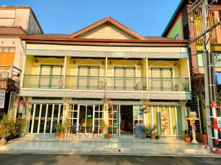 Sangthong Heritage hotel Отели в г. That Phanom