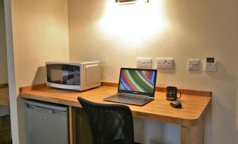 Central Hotel Gloucester by Roomsbooked