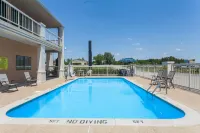 Super 8 by Wyndham Columbia - Pools