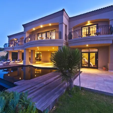 Lodge on Lake