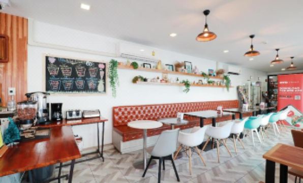 Le Light House & Hostel