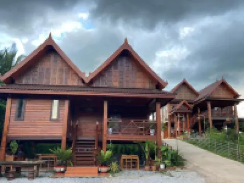 Vangnamthip Meung Feung Hotel Hoteles en Feuang