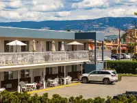 Siesta Suites Hotels near Kelowna Downtown Marina