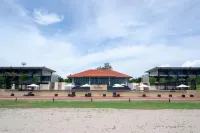 Sea Sand  Sun Hua Hin by JC Kevin Hotel & Resort - Инфинити-Бассейном