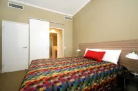 Laguna Serviced Apartments - parking