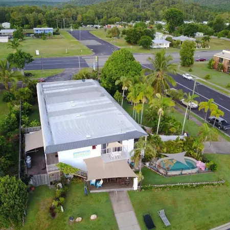 Cardwell Beachfront Motel