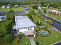 Cardwell Beachfront Motel - Beach