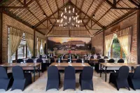 Royal Hotel and Villas Trawas - breakfast