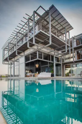 The Seaglass - 4-Star