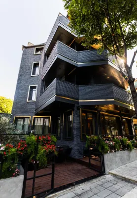 La Suite Boutique Hotel Hotels near Checkpoint