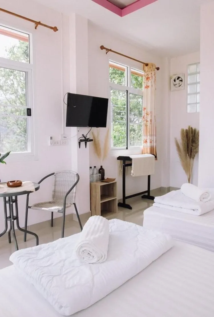 ห้องพักสำหรับสามท่านพร้อมวิวสวน